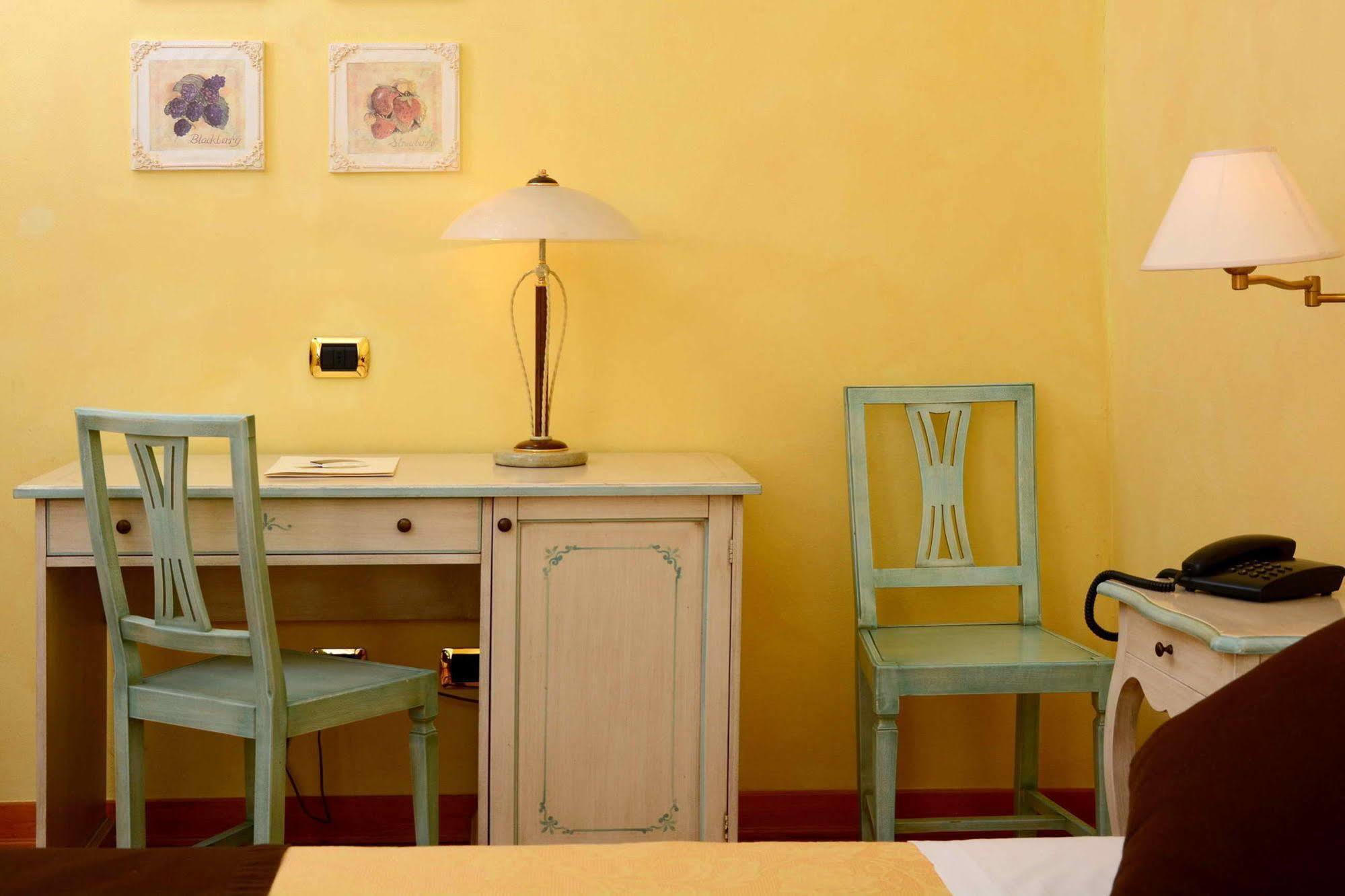 Albergo Dimora Storica Antica Hostelleria Crema Dış mekan fotoğraf
