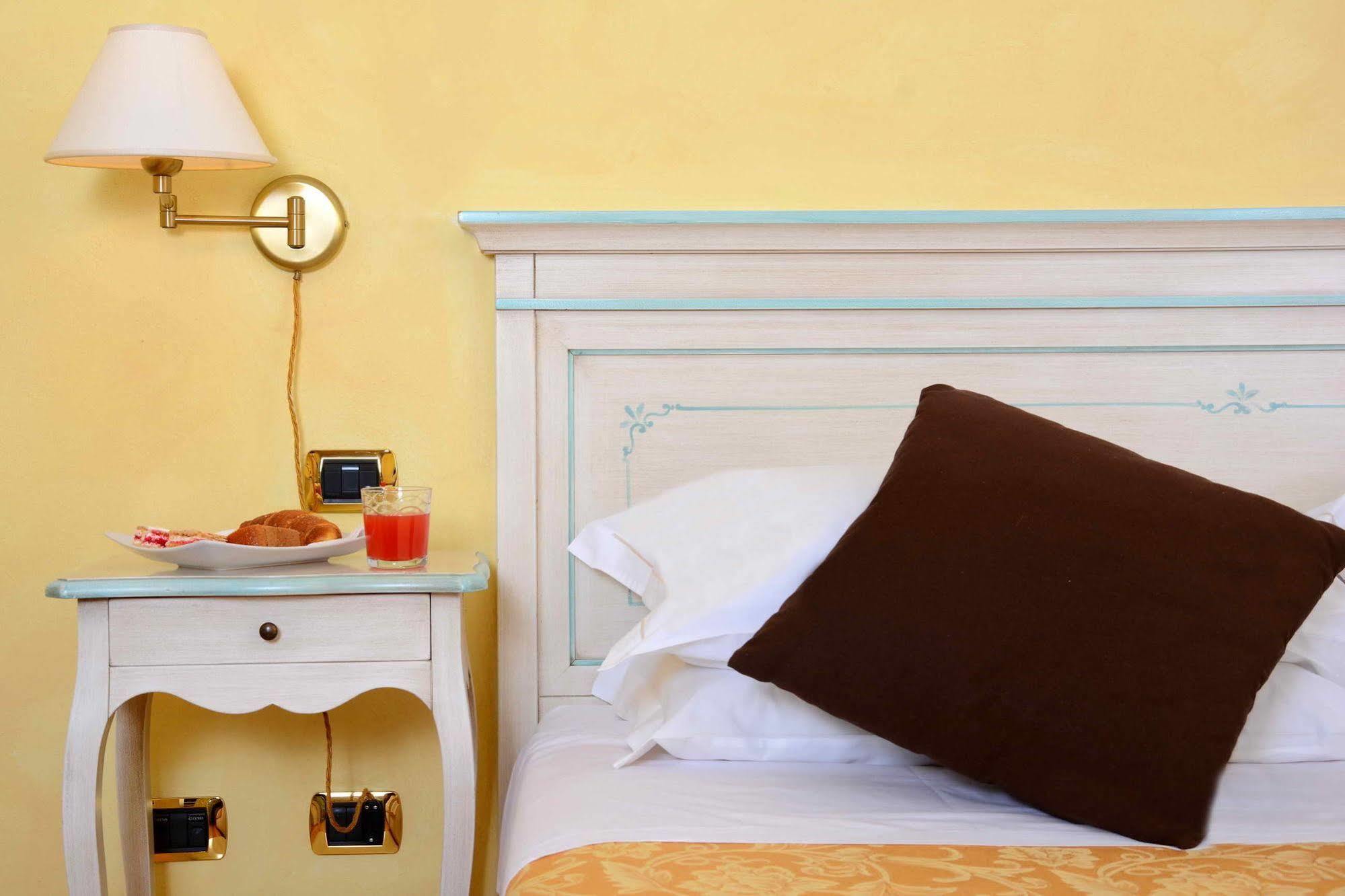 Albergo Dimora Storica Antica Hostelleria Crema Dış mekan fotoğraf