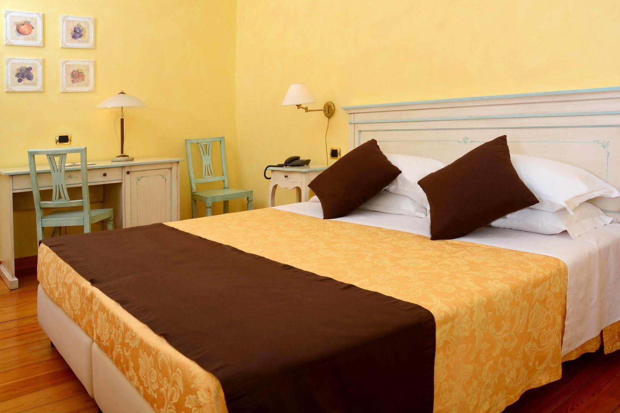 Albergo Dimora Storica Antica Hostelleria Crema Dış mekan fotoğraf